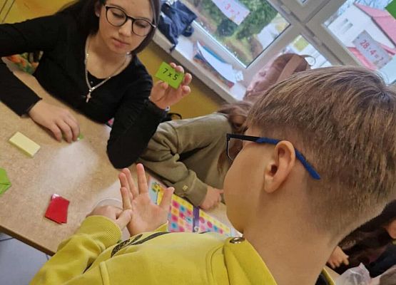 Grafika 8: Światowe Dni Tabliczki Mnożenia w Szkole Podstawowej im. Jana Brzechwy w Wicku