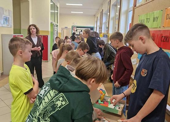 Grafika 9: Światowe Dni Tabliczki Mnożenia w Szkole Podstawowej im. Jana Brzechwy w Wicku