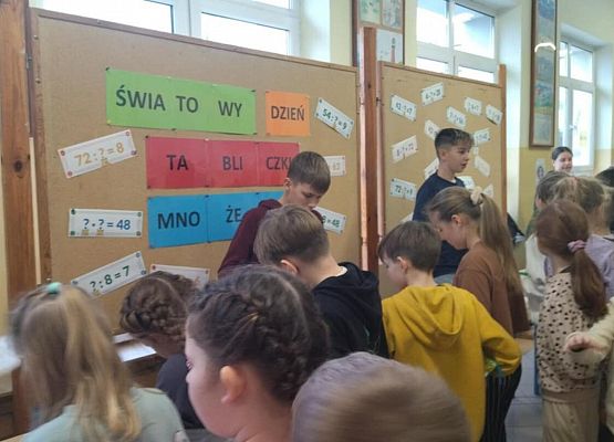 Grafika 13: Światowe Dni Tabliczki Mnożenia w Szkole Podstawowej im. Jana Brzechwy w Wicku