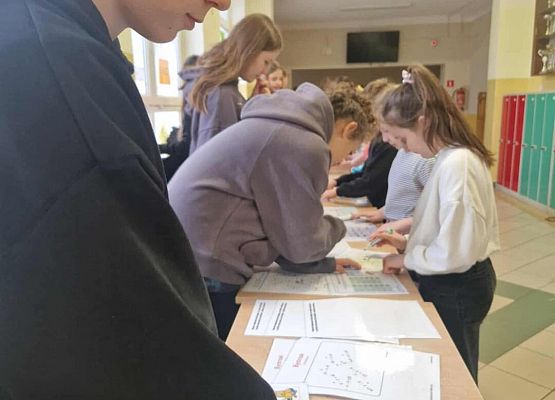 Grafika 17: Światowe Dni Tabliczki Mnożenia w Szkole Podstawowej im. Jana Brzechwy w Wicku