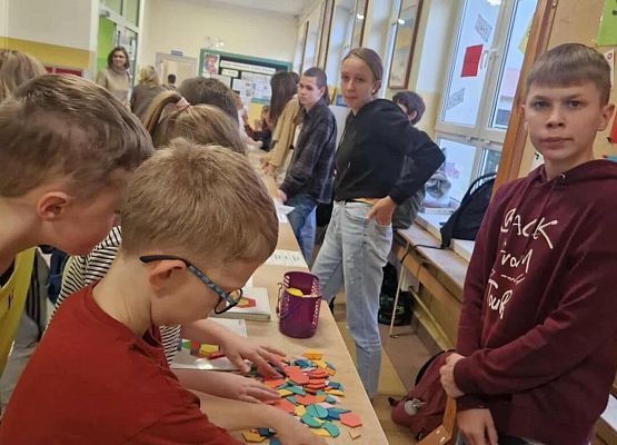 Grafika 52: Światowe Dni Tabliczki Mnożenia w Szkole Podstawowej im. Jana Brzechwy w Wicku