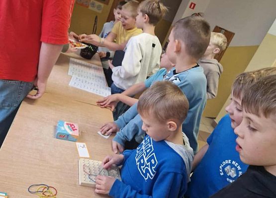 Grafika 57: Światowe Dni Tabliczki Mnożenia w Szkole Podstawowej im. Jana Brzechwy w Wicku