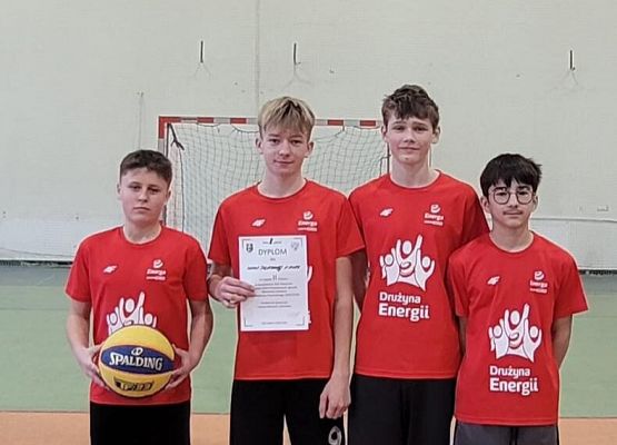 Grafika 5: Dziewczęta trzecie, chłopcy drudzy w powiecie