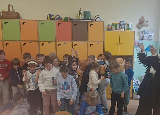 Grafika 5: Obchody Dnia Pluszowego Misia