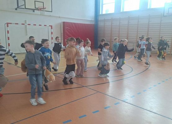 Grafika 2: Obchody Dnia Pluszowego Misia