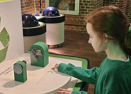 Grafika 12: Edukacyjna wyprawa do Hewelianum! 