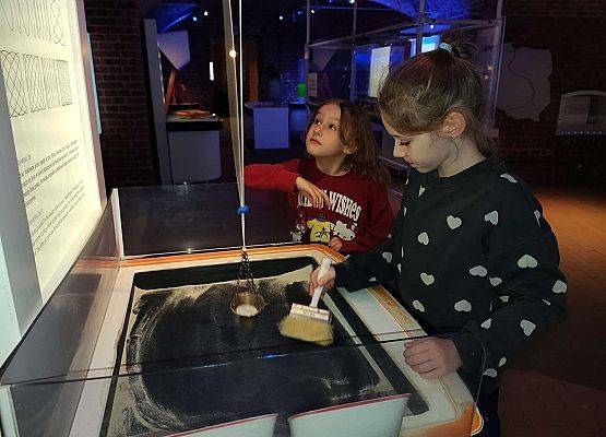 Grafika 13: Edukacyjna wyprawa do Hewelianum! 