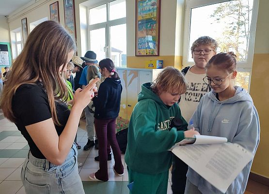 Grafika 3: Szkolny Plebiscyt na Młodzieżowe Słowo Roku 2025 - ankieta