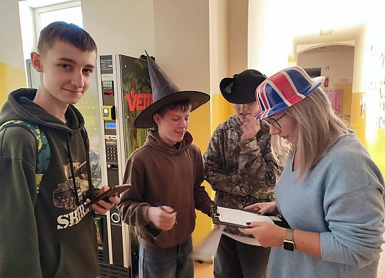 Grafika 7: Szkolny Plebiscyt na Młodzieżowe Słowo Roku 2025 - ankieta