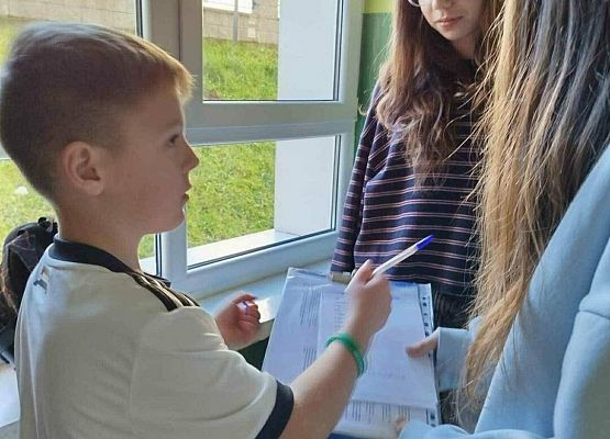 Grafika 8: Szkolny Plebiscyt na Młodzieżowe Słowo Roku 2025 - ankieta