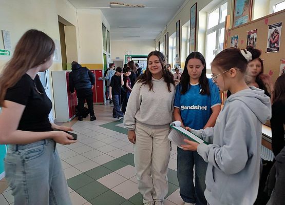 Grafika 9: Szkolny Plebiscyt na Młodzieżowe Słowo Roku 2025 - ankieta