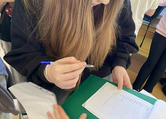 Grafika 10: Szkolny Plebiscyt na Młodzieżowe Słowo Roku 2025 - ankieta