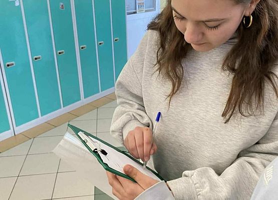 Grafika 11: Szkolny Plebiscyt na Młodzieżowe Słowo Roku 2025 - ankieta