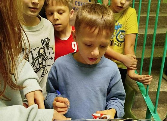 Grafika 12: Szkolny Plebiscyt na Młodzieżowe Słowo Roku 2025 - ankieta