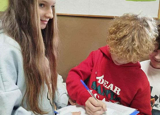 Grafika 16: Szkolny Plebiscyt na Młodzieżowe Słowo Roku 2025 - ankieta