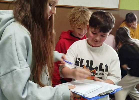 Grafika 21: Szkolny Plebiscyt na Młodzieżowe Słowo Roku 2025 - ankieta