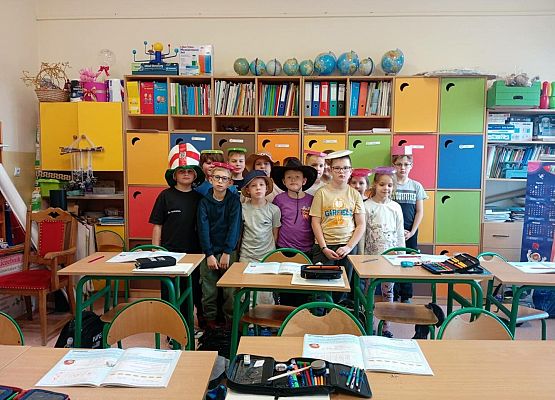 Grafika 5: Obchody Dnia Kapelusza w SP Wicko