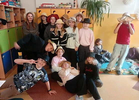 Grafika 6: Obchody Dnia Kapelusza w SP Wicko
