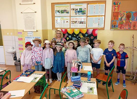 Grafika 7: Obchody Dnia Kapelusza w SP Wicko