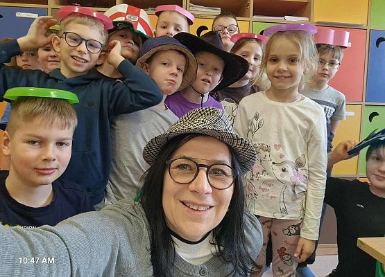Grafika 13: Obchody Dnia Kapelusza w SP Wicko