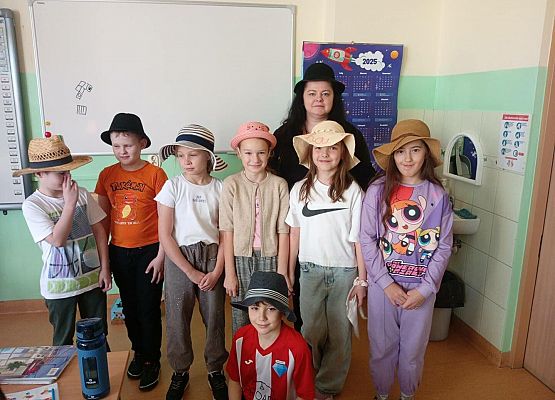 Grafika 19: Obchody Dnia Kapelusza w SP Wicko