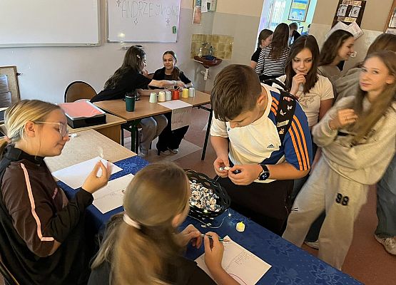 Grafika 2: Andrzejki 2025 w naszej szkole!