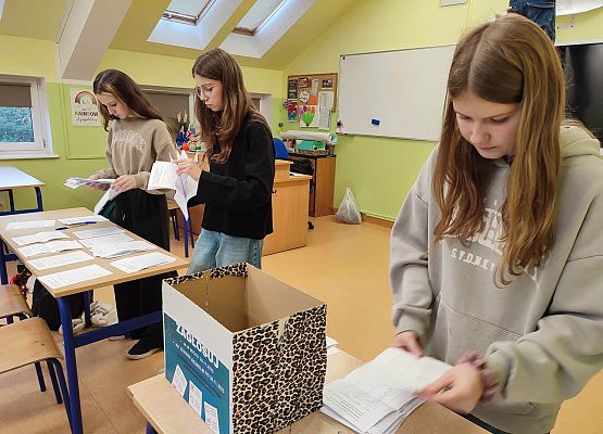 Grafika 3: Szkolny Plebiscyt na Młodzieżowe Słowo Roku 2025 rozstrzygnięty!