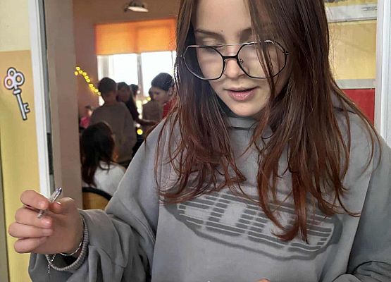 Grafika 8: Szkolny Plebiscyt na Młodzieżowe Słowo Roku 2025 rozstrzygnięty!