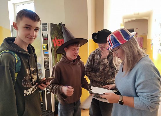 Grafika 15: Szkolny Plebiscyt na Młodzieżowe Słowo Roku 2025 rozstrzygnięty!