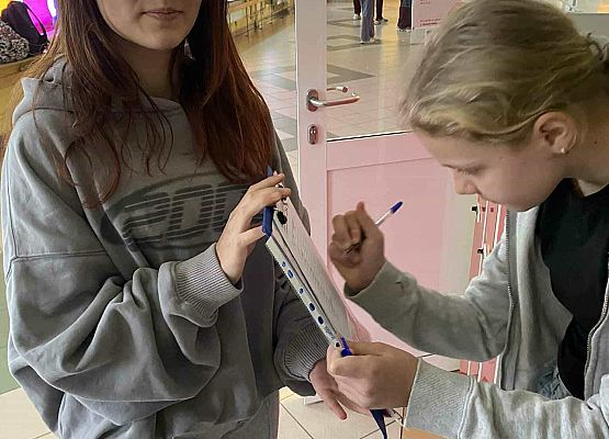 Grafika 33: Szkolny Plebiscyt na Młodzieżowe Słowo Roku 2025 rozstrzygnięty!