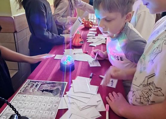 Grafika 2: Andrzejki klas I–III w Szkole Podstawowej w Wicku