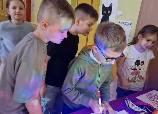 Grafika 7: Andrzejki klas I–III w Szkole Podstawowej w Wicku