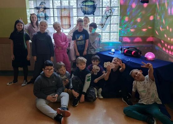 Grafika 1: Andrzejki klas I–III w Szkole Podstawowej w Wicku