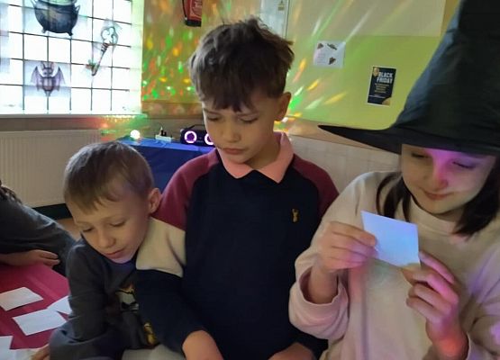 Grafika 6: Andrzejki klas I–III w Szkole Podstawowej w Wicku