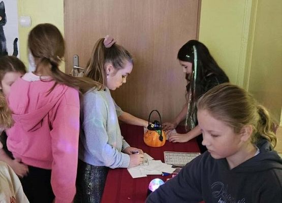 Grafika 28: Andrzejki klas I–III w Szkole Podstawowej w Wicku