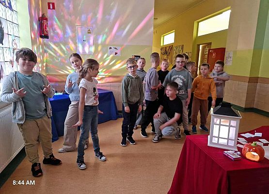 Grafika 14: Andrzejki klas I–III w Szkole Podstawowej w Wicku