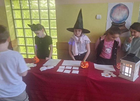 Grafika 16: Andrzejki klas I–III w Szkole Podstawowej w Wicku