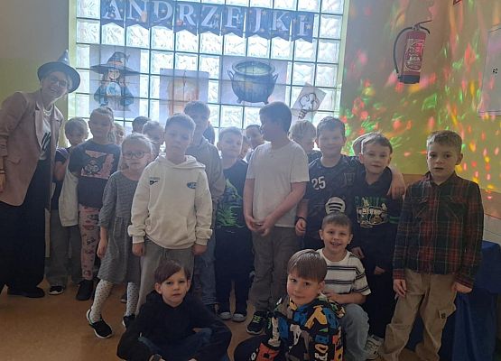 Grafika 19: Andrzejki klas I–III w Szkole Podstawowej w Wicku