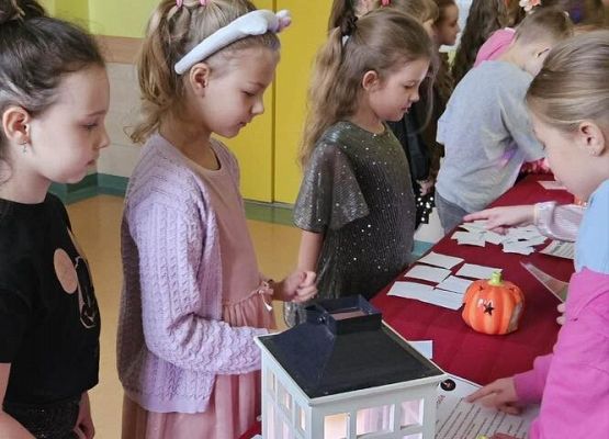 Grafika 23: Andrzejki klas I–III w Szkole Podstawowej w Wicku