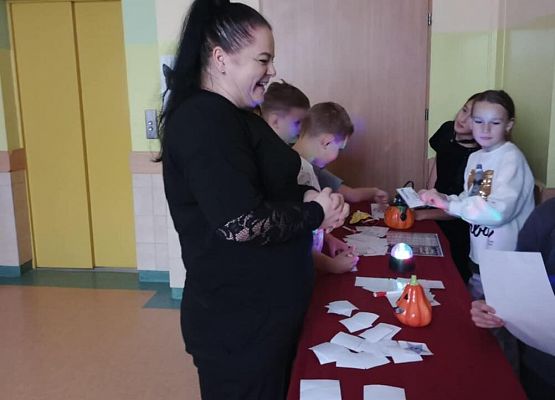 Grafika 37: Andrzejki klas I–III w Szkole Podstawowej w Wicku