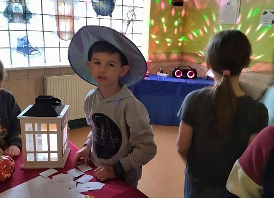 Grafika 40: Andrzejki klas I–III w Szkole Podstawowej w Wicku