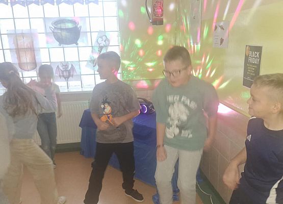 Grafika 49: Andrzejki klas I–III w Szkole Podstawowej w Wicku