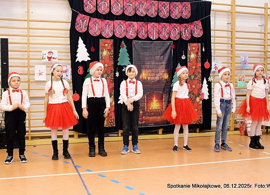 Grafika 19: Rodzinny Kiermasz Świąteczny - Wesołych Mikołajek - fotorelacja z imprezy, cz. I