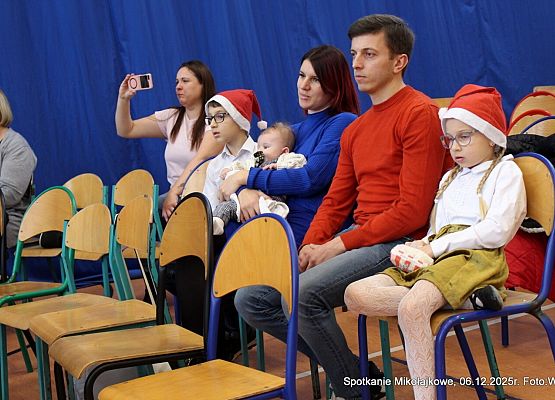 Grafika 24: Rodzinny Kiermasz Świąteczny - Wesołych Mikołajek - fotorelacja z imprezy, cz. I