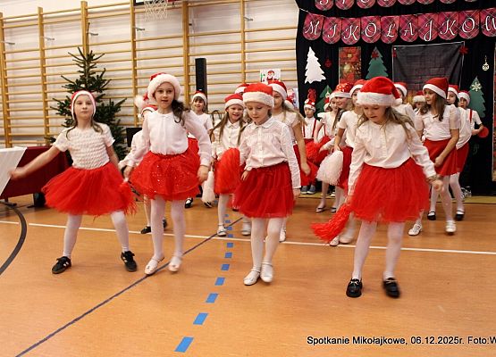 Grafika 30: Rodzinny Kiermasz Świąteczny - Wesołych Mikołajek - fotorelacja z imprezy, cz. I
