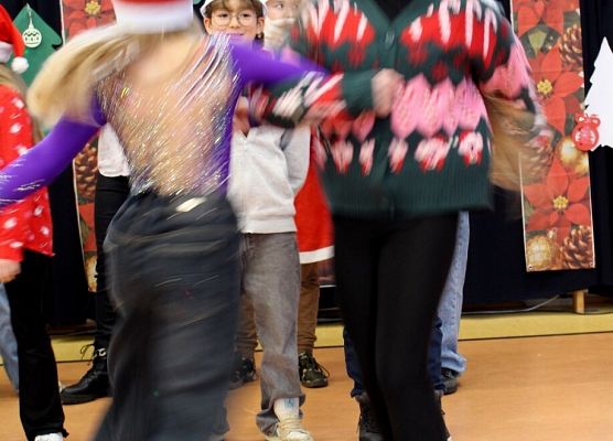 Grafika 38: Rodzinny Kiermasz Świąteczny - Wesołych Mikołajek - fotorelacja z imprezy, cz. II