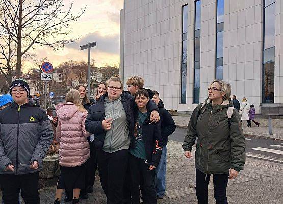 Grafika 9: Wyjazd uczniów klas piątych i szóstych SP Wicko do Teatru Muzycznego w Gdyni