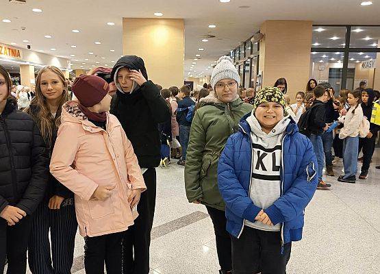 Grafika 2: Wyjazd uczniów klas piątych i szóstych SP Wicko do Teatru Muzycznego w Gdyni