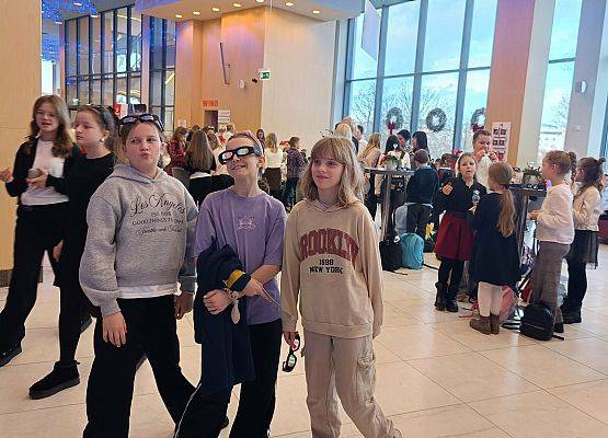 Grafika 17: Wyjazd uczniów klas piątych i szóstych SP Wicko do Teatru Muzycznego w Gdyni