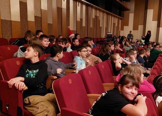 Grafika 8: Wyjazd klas piątych do słupskiej filharmonii